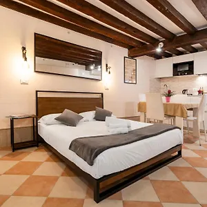 Fenix Colombina In Biennale - Your Little House Wenecja