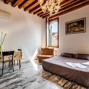 Venice Apartments Apartman