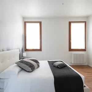 Apartamento In San Marco With Canal View By Wonderful Italy